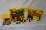 Fisher Price Little People House with (13) People Figurines.