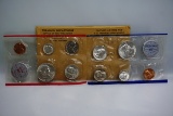 1960-P & D US Mint Uncirculated Coin Set in Cellophane with Mint Coin/Chip