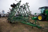 John Deere 980 Field Cultivator, 32' IN Length, SN 980x004137, Walking Tandems, 3 Bar harrow, 9