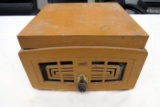 Zenith Model 5R086 Long Distance Radio with Record Player.