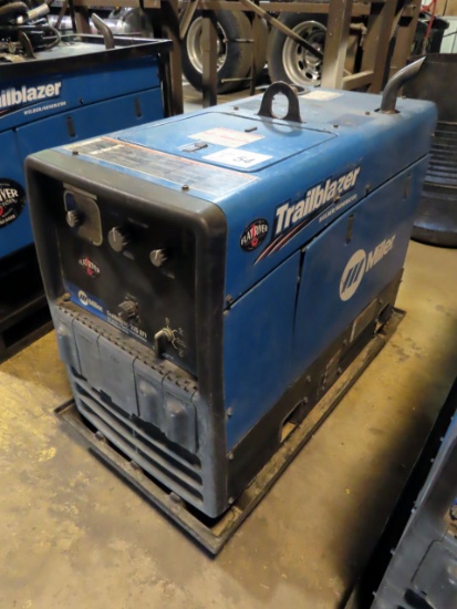 Miller Trailblazer 325 EFI Portable Welder/Generator, SM# MF200485R, Kohler