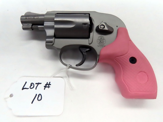 Smith & Wesson Model 638-3 "Airweight Hammerless" Revolver, SN #CWB5237, .38 S7 W Spl. Caliber, 2" B