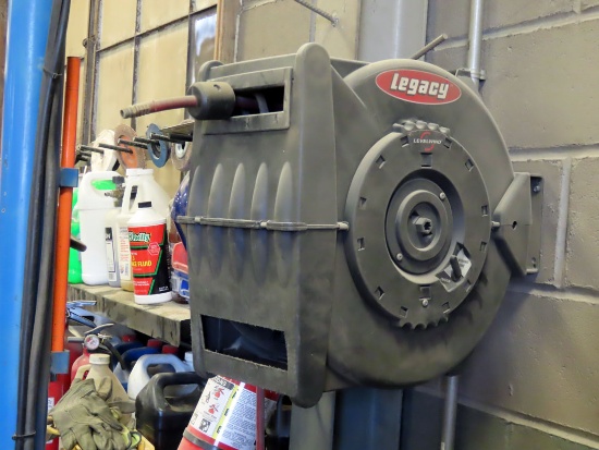 Legacy "Levelwind" Auto Hose Reel with Hose & Wall Mount.