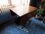 Walnut Duncan-Phyfe Style Drop Leaf Table with (3) Leaves.