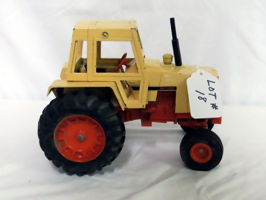Ertl 1/16 Scale Case 1370 Agri-King Toy Tractor; 504 Turbo Diesel Engine.