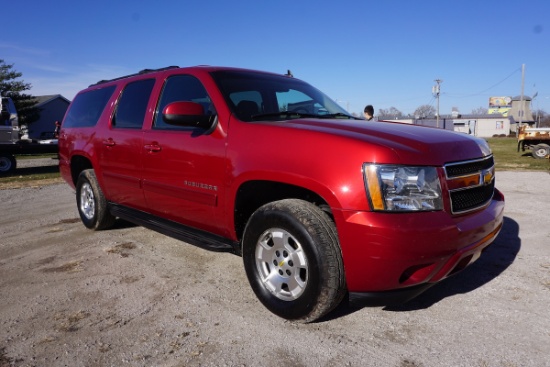 2013 Chevrolet Suburban 4 x 4 Sport Utility Vehicle, VIN #1GNSKHE79DR208829, 5.3 Liter Vortec V-8 Ga