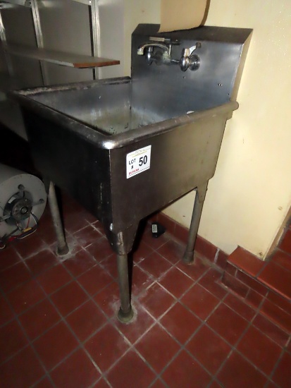 Single Deep Tub Commercial Stainless Steel Sink with Faucet.
