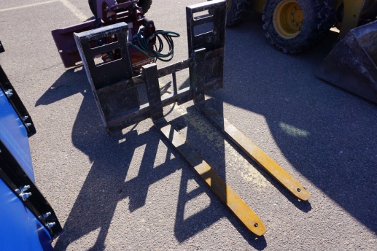 Work Saver set of Pallet Forks for Skidloaders (These are the forks ONLY, the Bucket in the photos