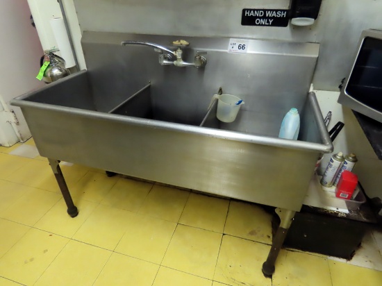Commercial 3-Tub Deep Tub Stainless Steel Free-Standing Sink with Brand New