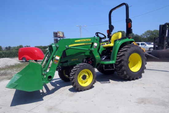 2014 John Deere 3032E Utility Tractor