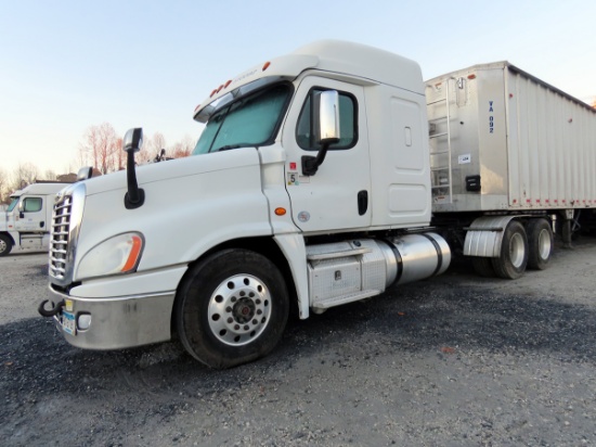2018 Freightliner Tandem Axle Stand Up Conventional