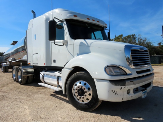 2016 Freightliner Tandem Axle Columbia Conventional