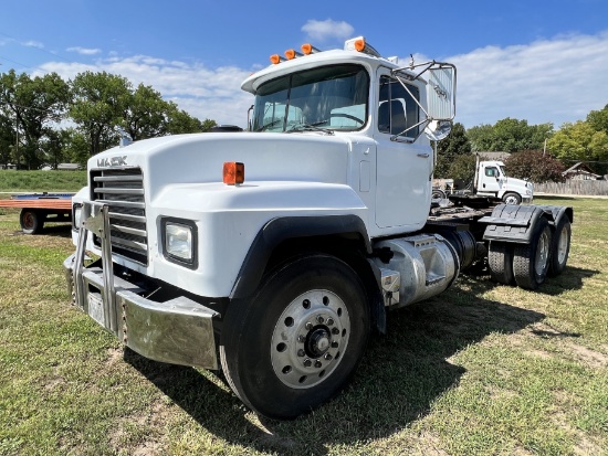 2000 Mack RD688S Day Cab Truck Tractor