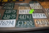 Lot: (22) Vintage Vermont License Plates