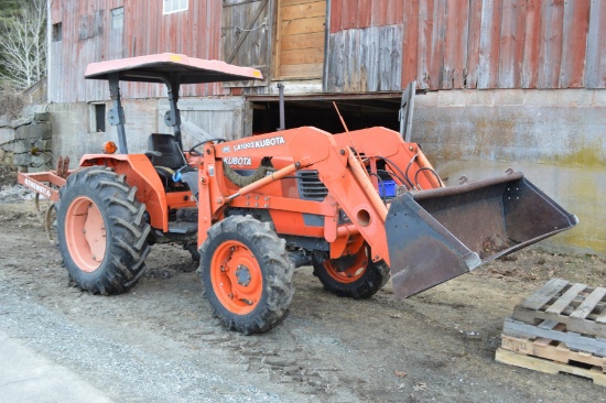 Kubota M5700 4x4 Tractor