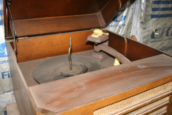 Admiral Vintage Record Player/Radio