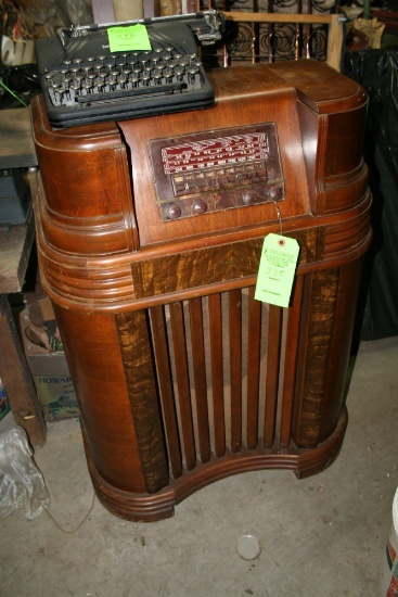 Antique Floor Tube Radio