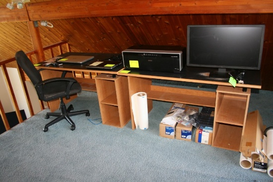 Lot: Desks & File Cabinet