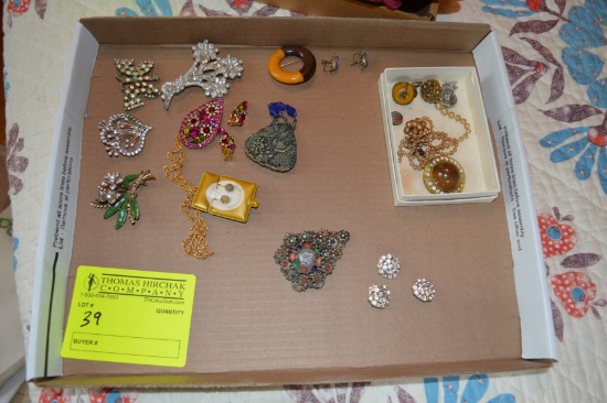 Lot: Vintage Costume Jewelry