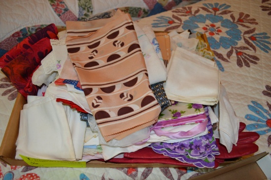 Lot: Vintage Women's Handkerchiefs
