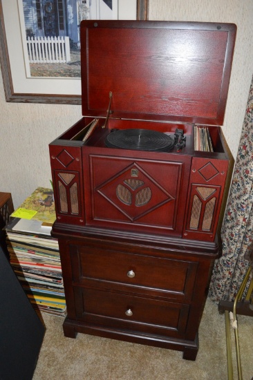 Thomas Pacconi Classics Phonograph Chest