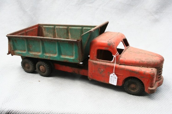 Tonka Toys Tandem-Axle Dump Truck