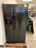 2 Door Frigidaire Refrigerator/Freezer