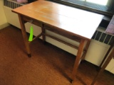 Oak Stand w/ (1) Drawer & Pull Out
