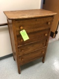 Oak Dresser w/ 4-Drawers