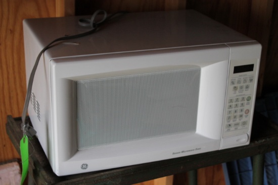 GE Sensor Microwave Oven w/ Metal Table