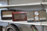 (3) Vintage RCA Victor tube radio in wooden case, Montgomery Wards airline radio, (1) Mastercraft AM