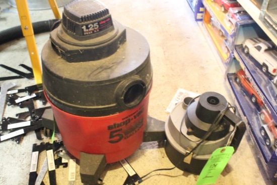 5 Gallon Wet/Dry Vac & 1/2 Gallon Vacuum