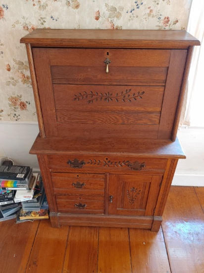 Country Oak Butterprint Secretary