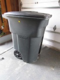 Toter 96 Gallon Roll Around Poly Bin
