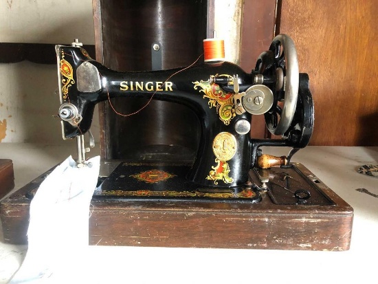 Vintage Singer 128 Sewing Machine