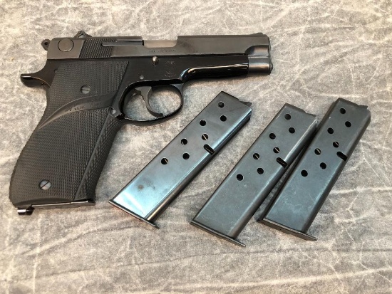 Smith & Wesson Model 39-2 Semi Automatic Pistol