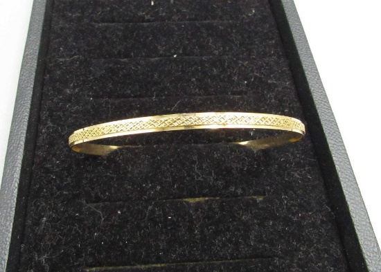 18K Yellow Gold Bangle