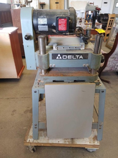 Delta 22-660 12" Planer on Steel Base