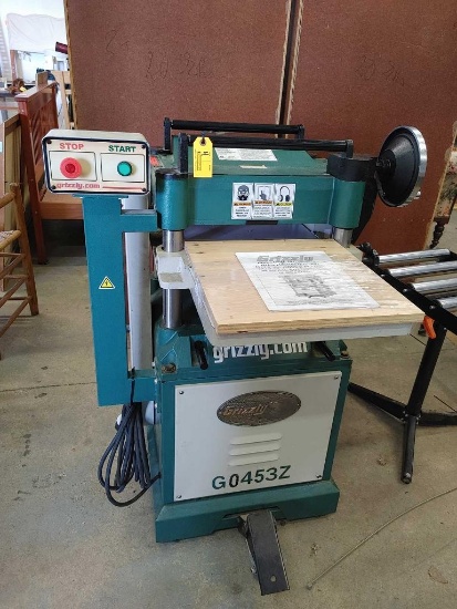 Grizzly 15" Mobile Planer w/ Spiral Cutter Head