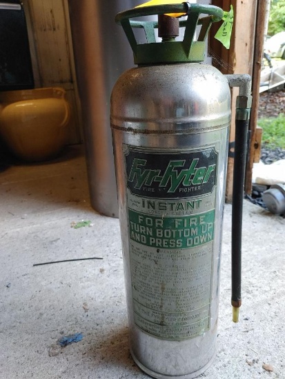 Vintage Fire FYR-Fyter Extinguisher