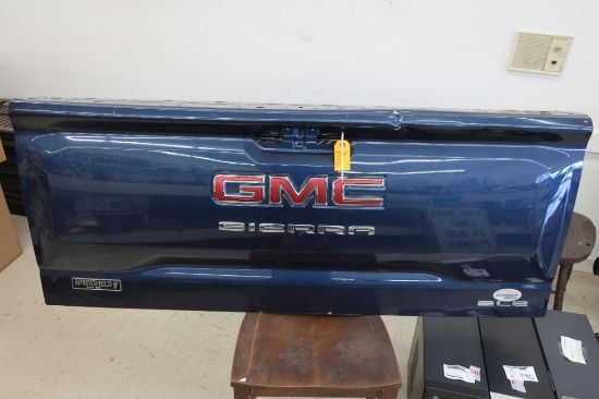 GMC Sierra Tailgate
