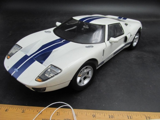 Diecast Motor Max Ford GT by Motor Max