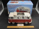 Diecast Sunstar 1962 Volkswagen Samba Bus