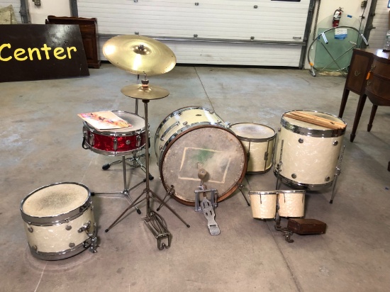 (1404) 1950s Leedy & Ludwig Marine Pearl Drum Set