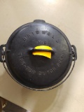 Griswold no. 9 Cast Iron Dutch Oven