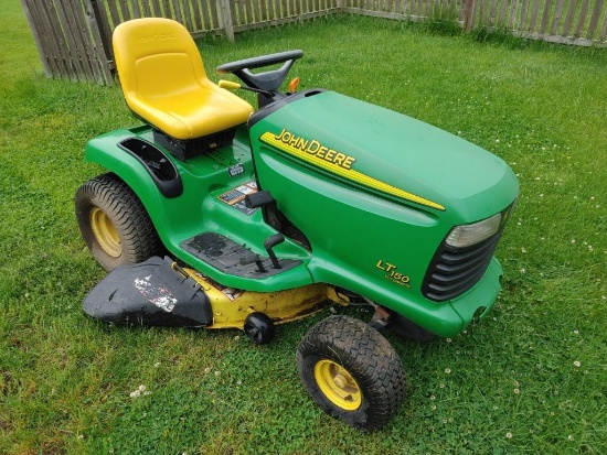 John Deere LT 150 Riding Lawn Mower