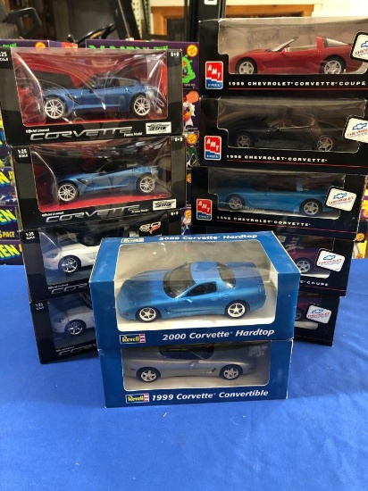 (11) Ertl & Revell 1:25 Scale Corvette Collector Cars