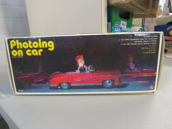 Great Vintage Photoing On Car Battery Operated in Box