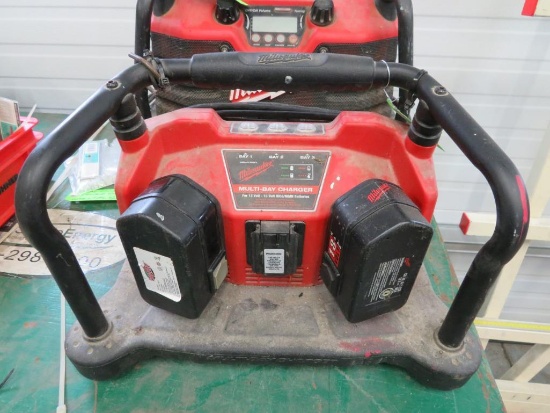 Milwaukee 12v-18v Multi-Bay Charger