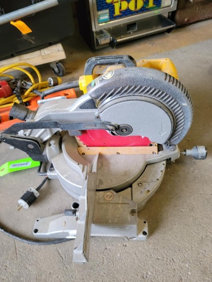 Dewalt 10" Compound Miter Saw